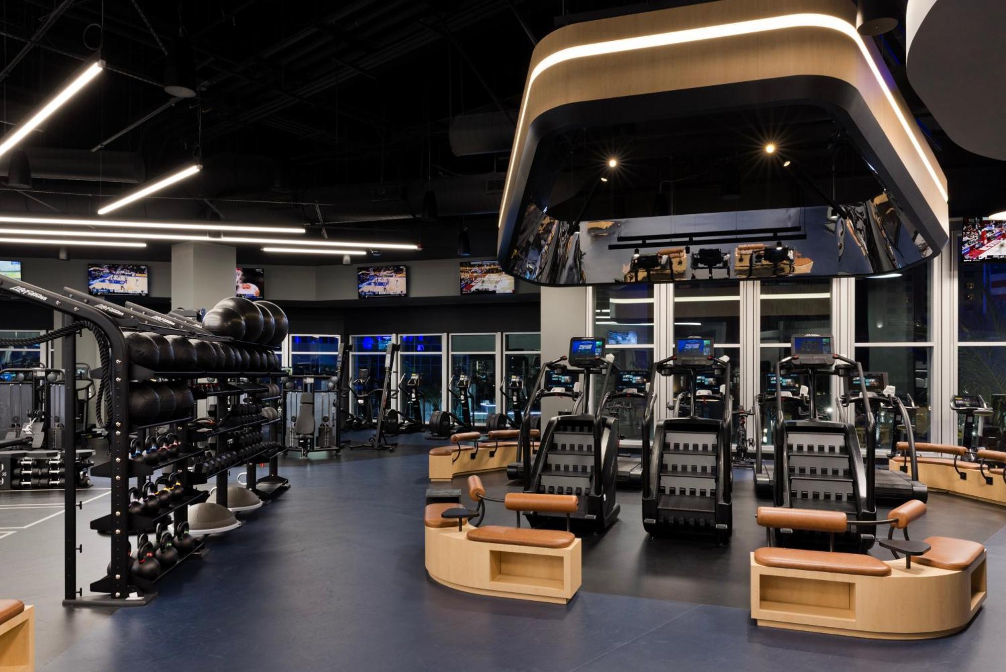 Fontainebleau Лас-Вегас Екстер'єр фото The Fitness Center at the 2019 Texas Longhorn Center