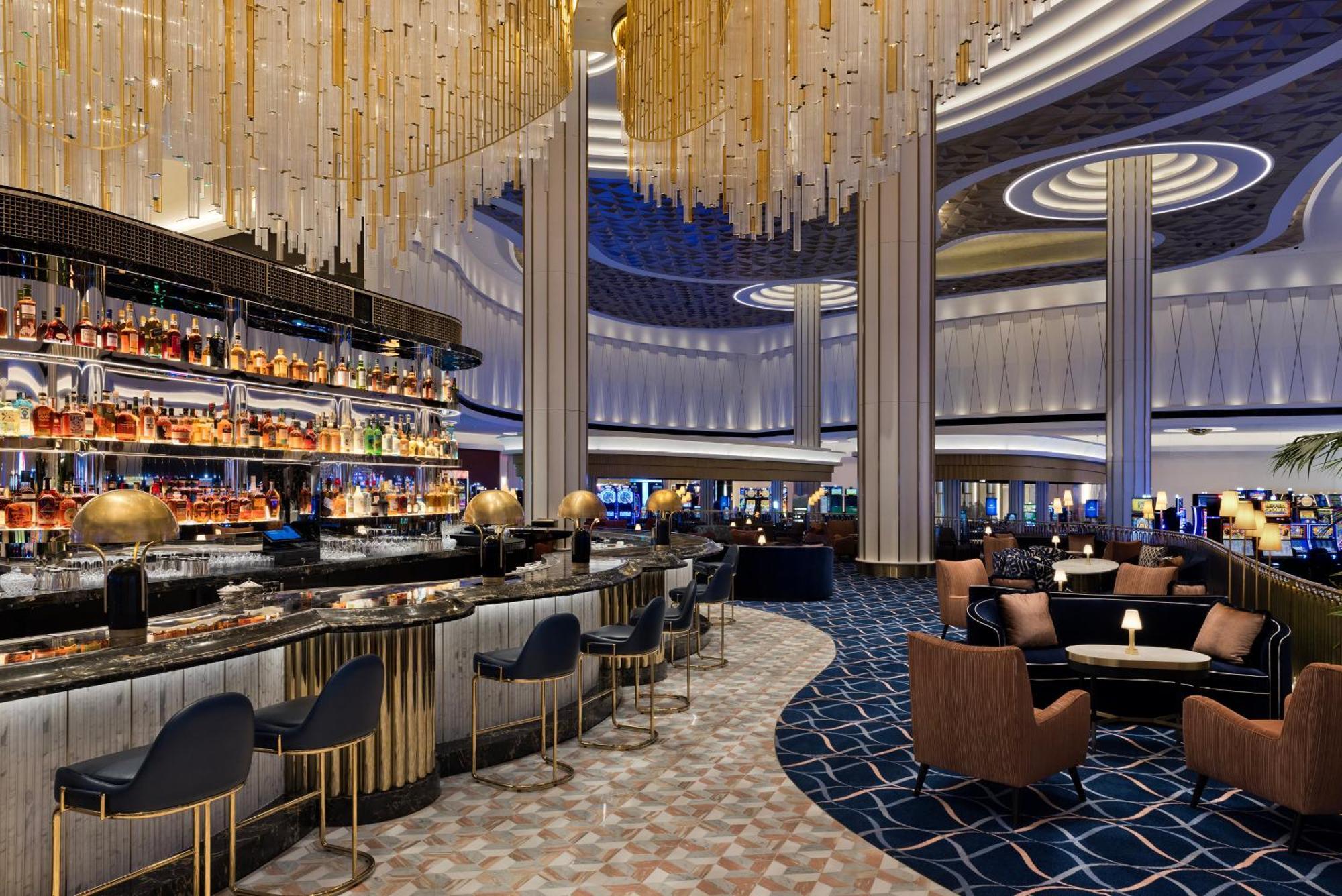 Fontainebleau Лас-Вегас Екстер'єр фото The bar at the Crown Hotel