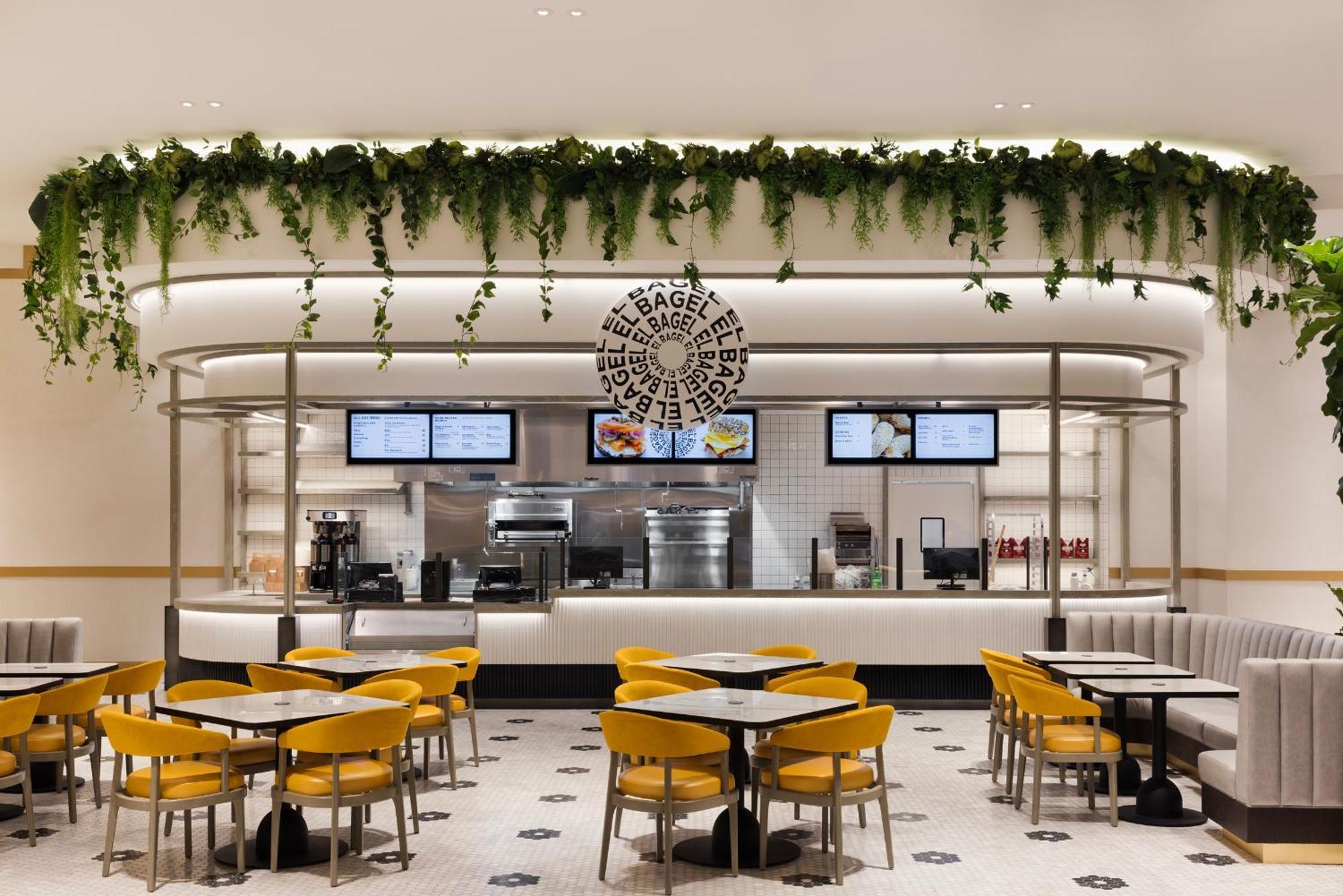 Fontainebleau Лас-Вегас Екстер'єр фото Interior of a MOS Burger restaurant in Tokyo