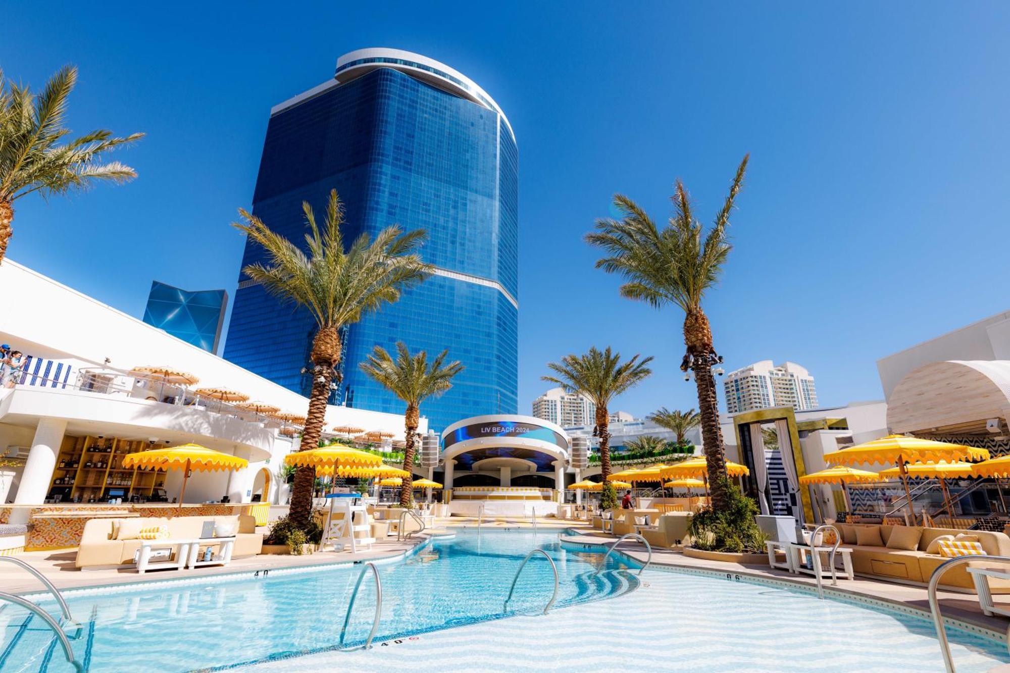 Fontainebleau Лас-Вегас Екстер'єр фото The pool at the Wynn