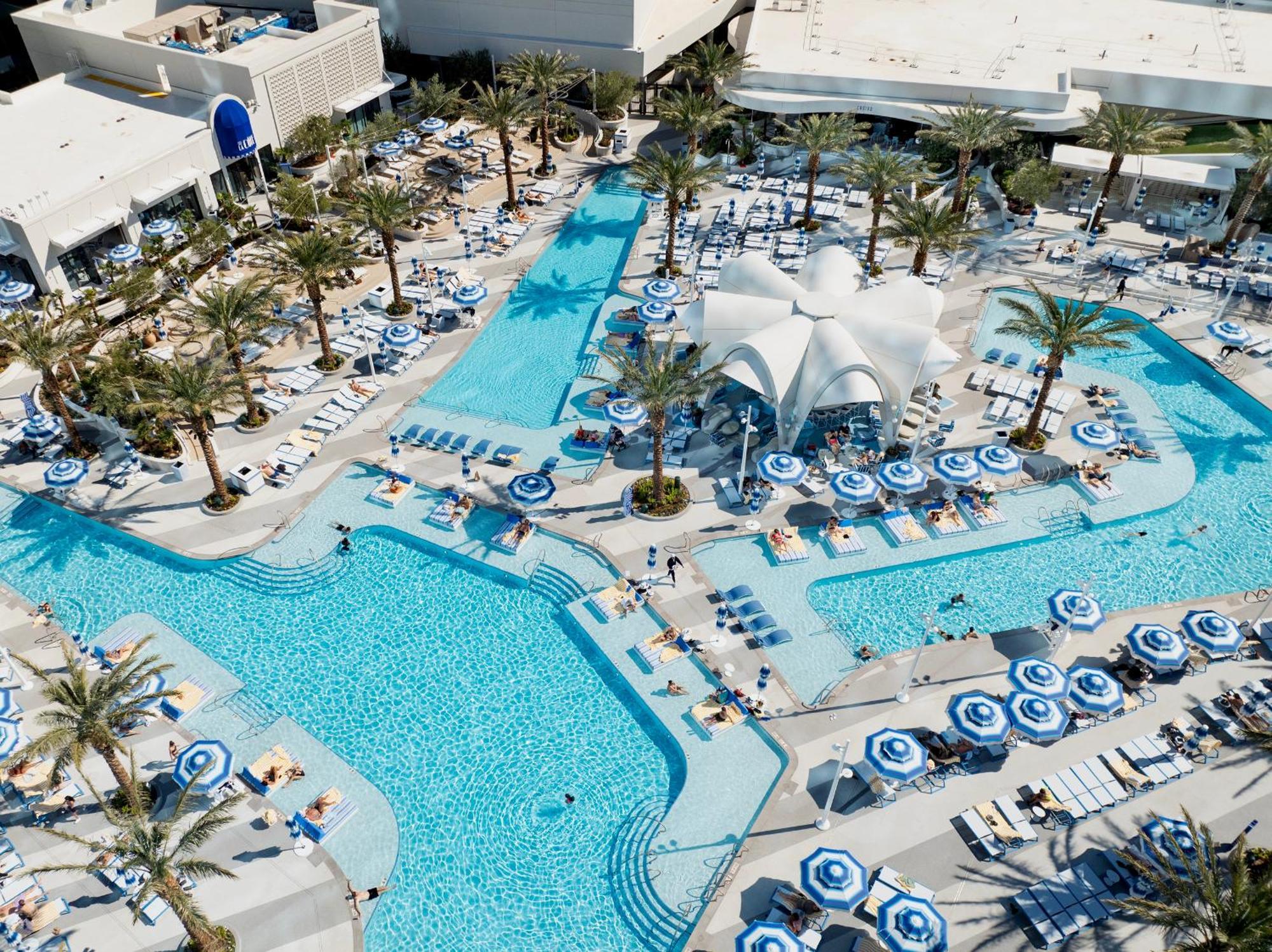 Fontainebleau Лас-Вегас Екстер'єр фото The pool at the Wynn